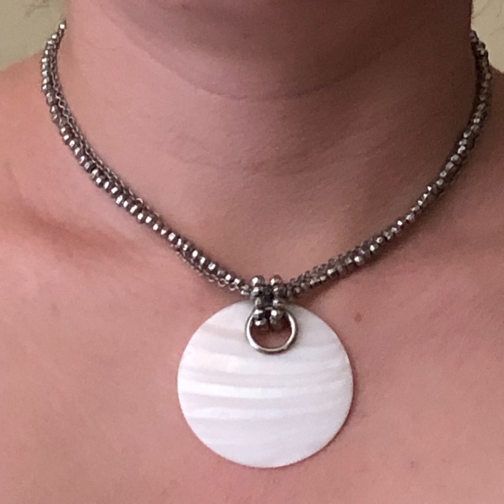 Silver shell necklace - Picture 5 of 5